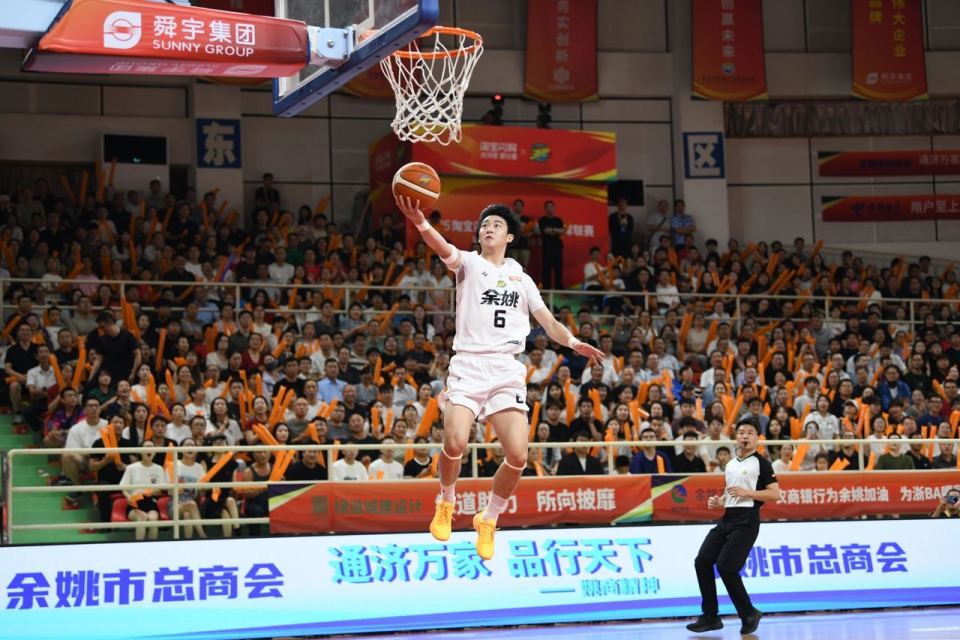 代表们观摩, 育赛事在活